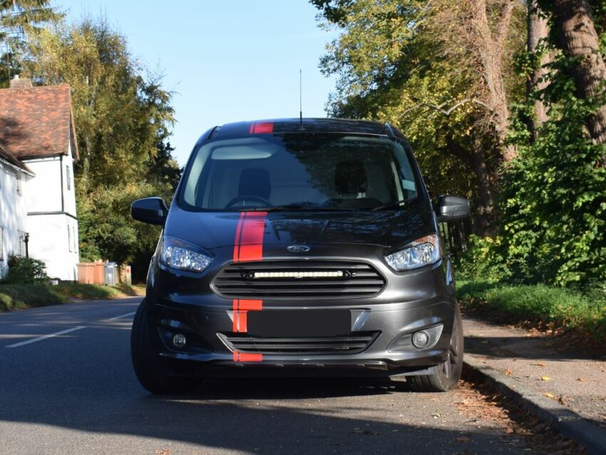 KIT MONTAGE LINEAR 18 CALANDRE FORD TRANSIT COURIER 2014+ – Image 2
