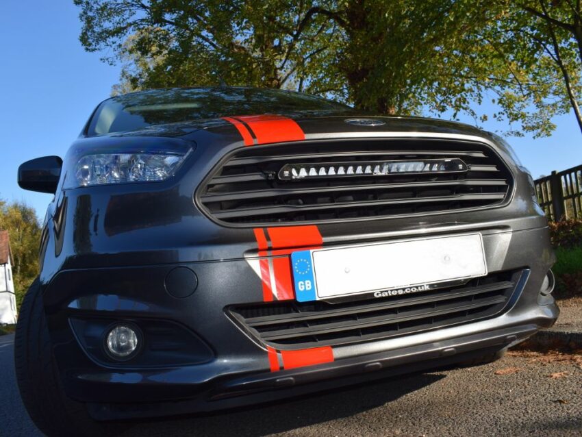 KIT MONTAGE LINEAR 18 CALANDRE FORD TRANSIT COURIER 2014+ – Image 3
