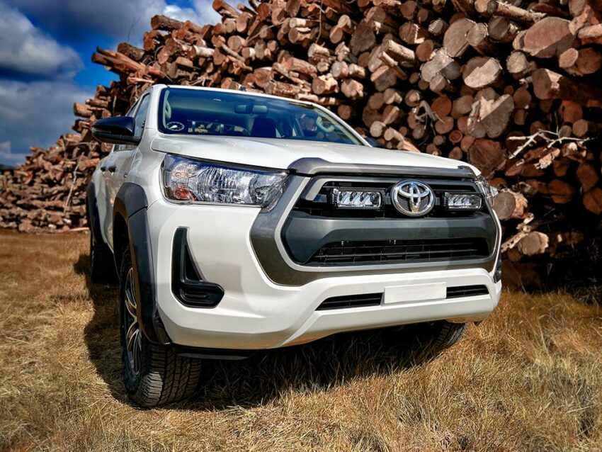 KIT MONTAGE RRR4 & LINEAR 6 CALANDRE TOYOTA HILUX 2021+ – Image 3