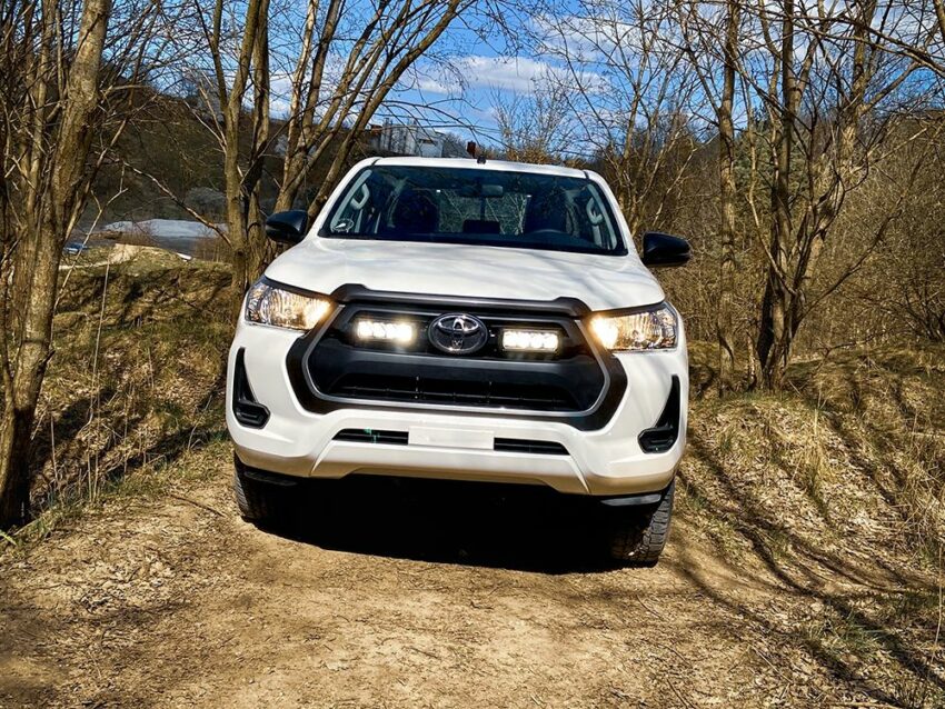 KIT MONTAGE RRR4 & LINEAR 6 CALANDRE TOYOTA HILUX 2021+ – Image 4